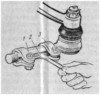 Изменение длины боковой тяги при регулировке схождения колес автомобиля ГАЗ-24 «Волга»