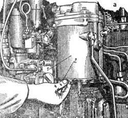 Спуск отстоя топлива из топливных фильтров грубой и тонкой очистки (а)