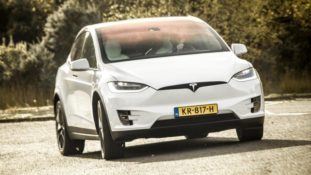 Tesla Model X (белый)