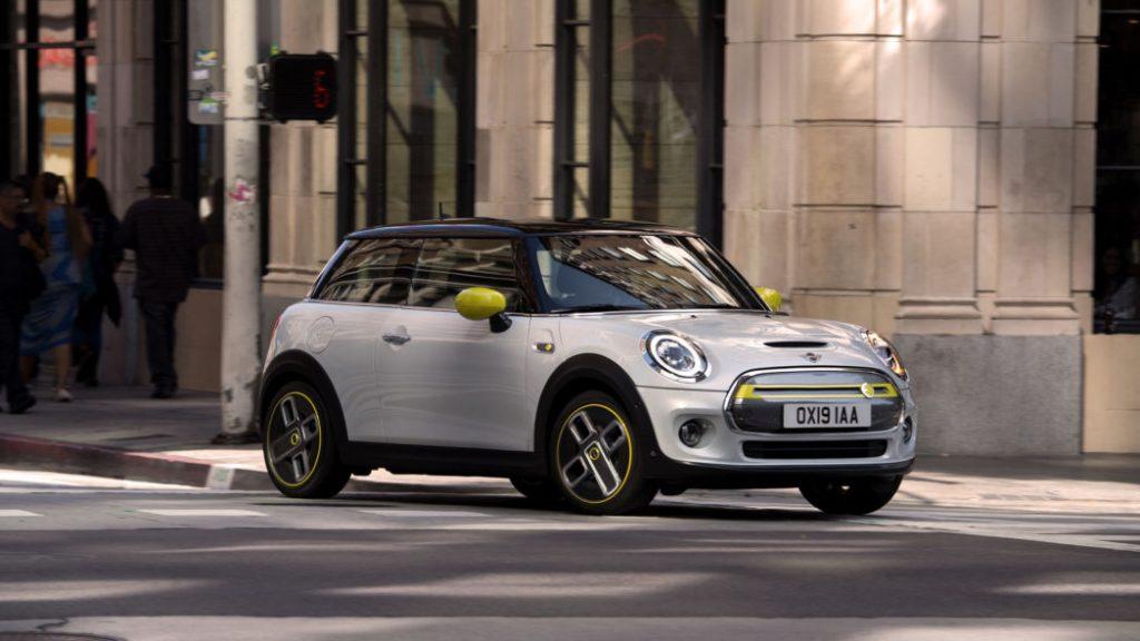 2020 Цены на хэтчбек Mini Cooper SE с электроприводом 2020 года