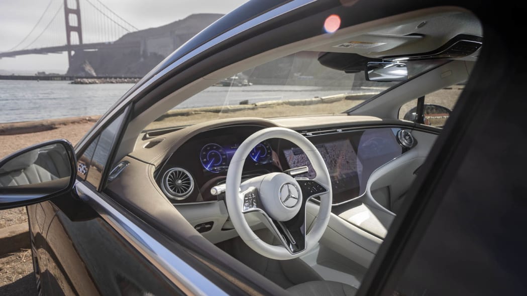 Обзор первого привода Mercedes-Benz EQS 2022 года
