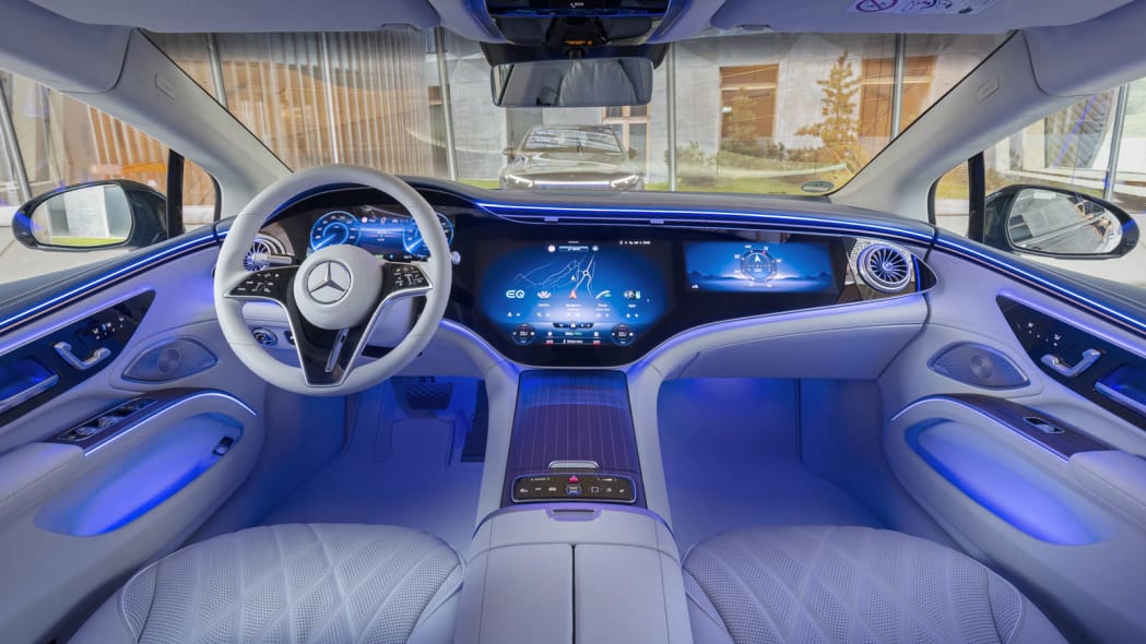 Обзор первого привода Mercedes-Benz EQS 2022 года