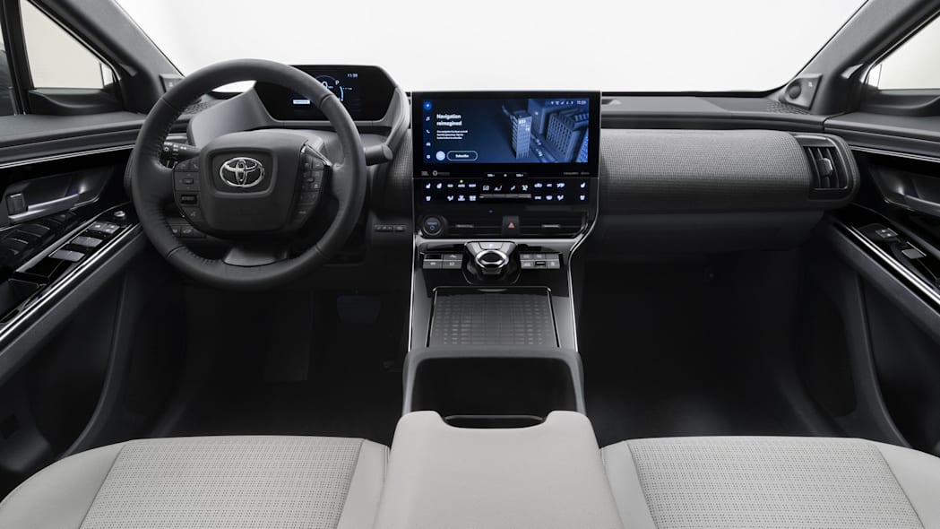 Обзор электромобиля Toyota bZ4X 2023 года