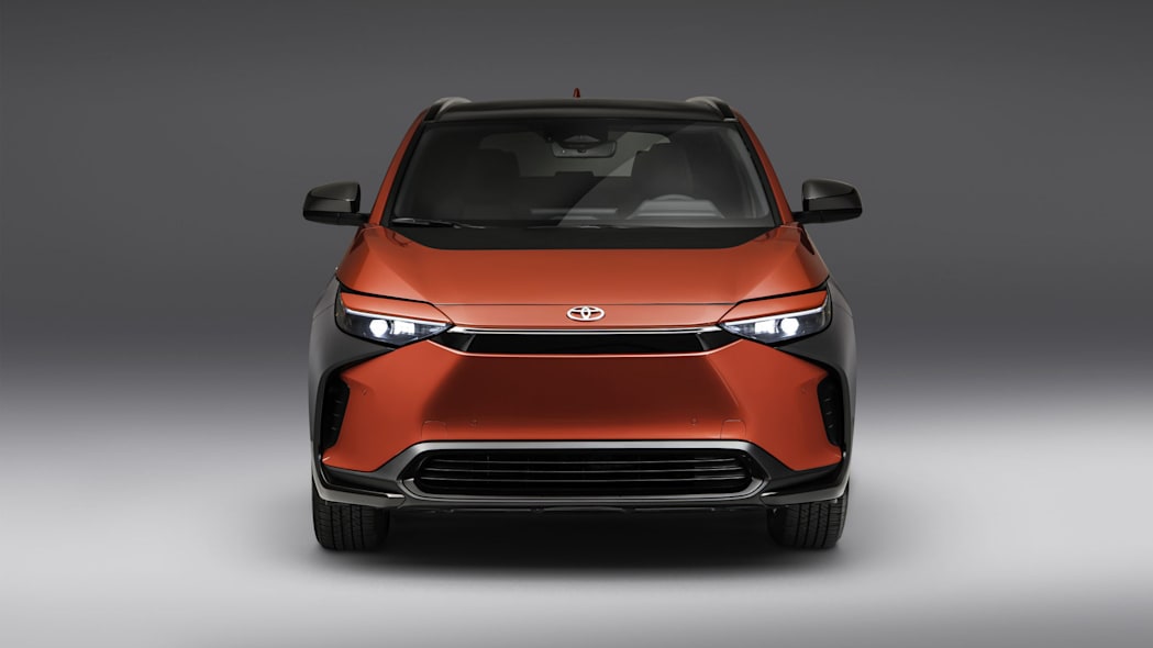 Обзор электромобиля Toyota bZ4X 2023 года