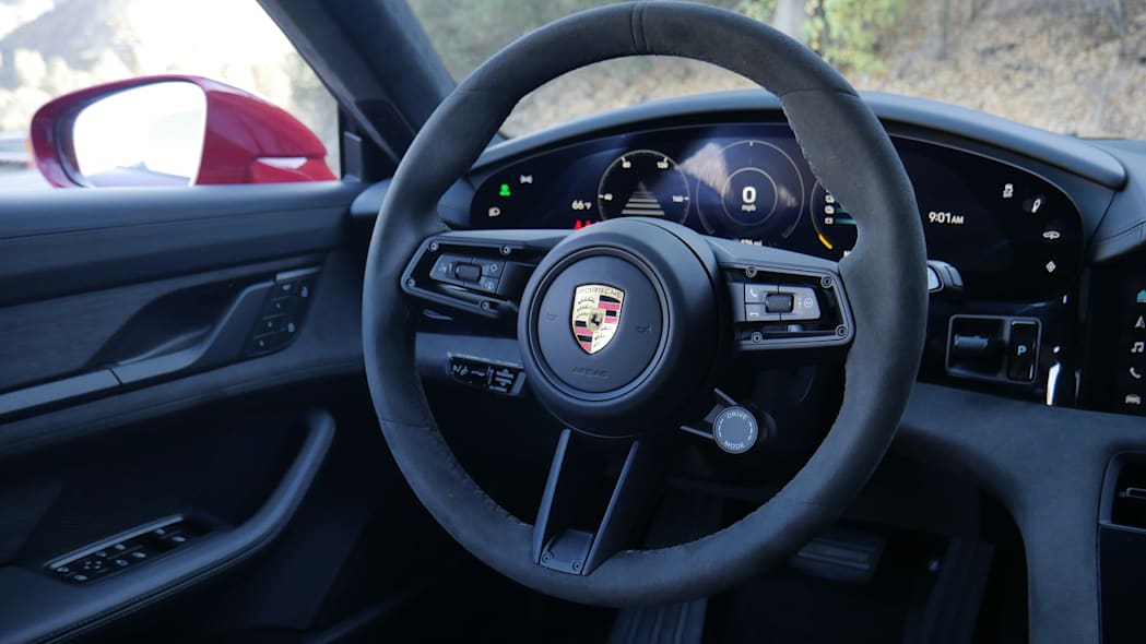 Обзор обновленного Porsche Taycan GTS Sport Turismo 2022 года