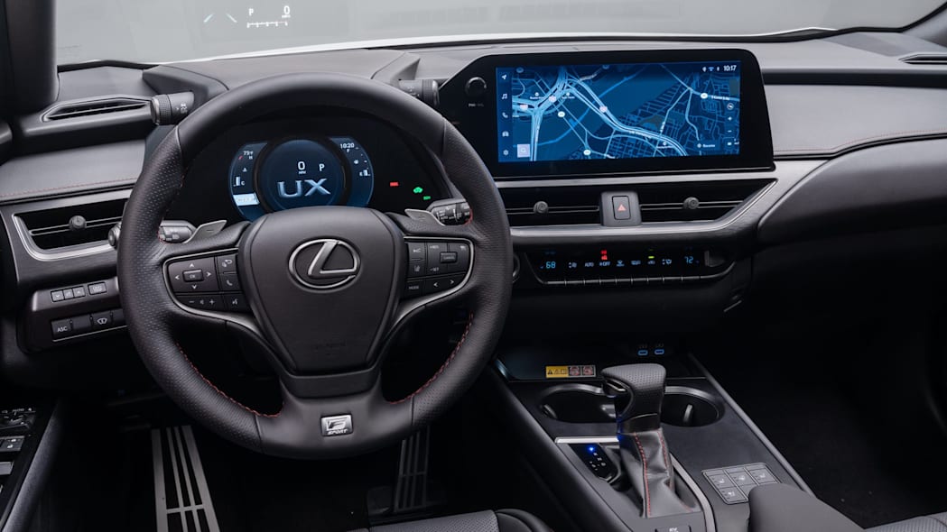 Lexus UX 2023 года станет гибридным и получит новое имя UXh