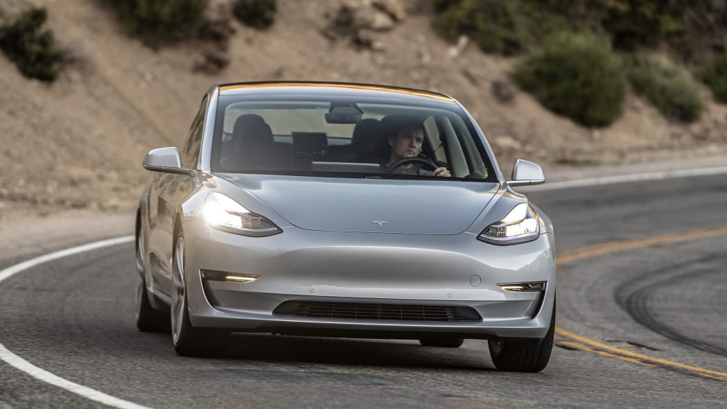 Обзор Tesla Model 3: высокие максимумы и низкие минимумы