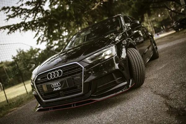 AUDI